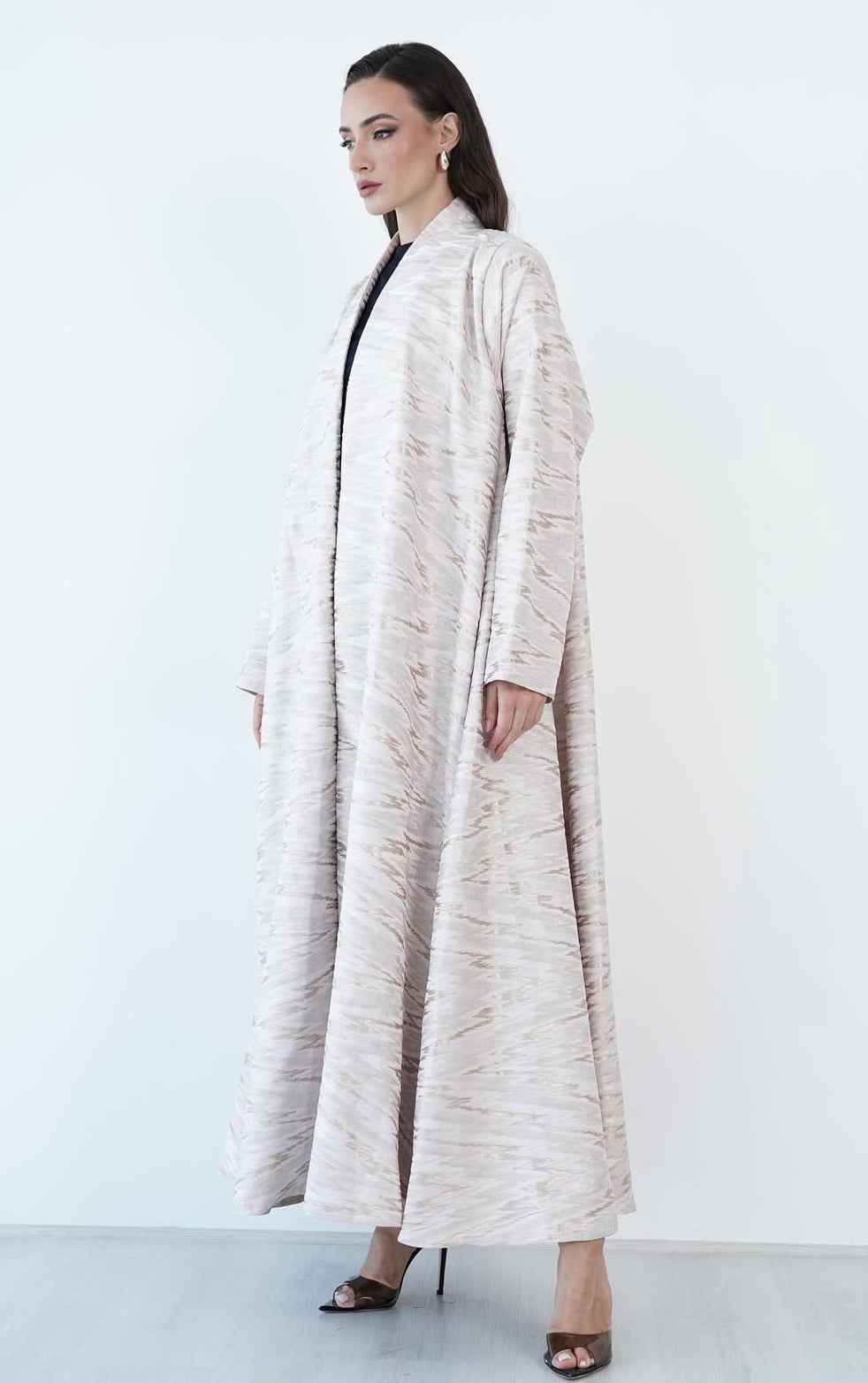 Pink and white abaya