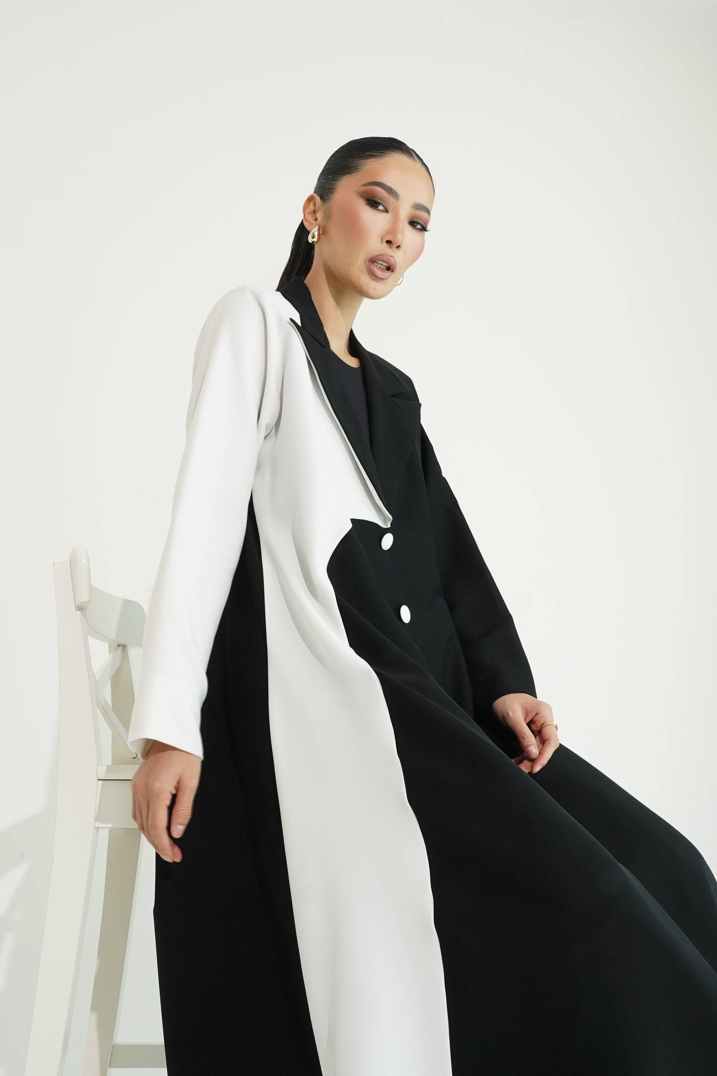 White and black abaya