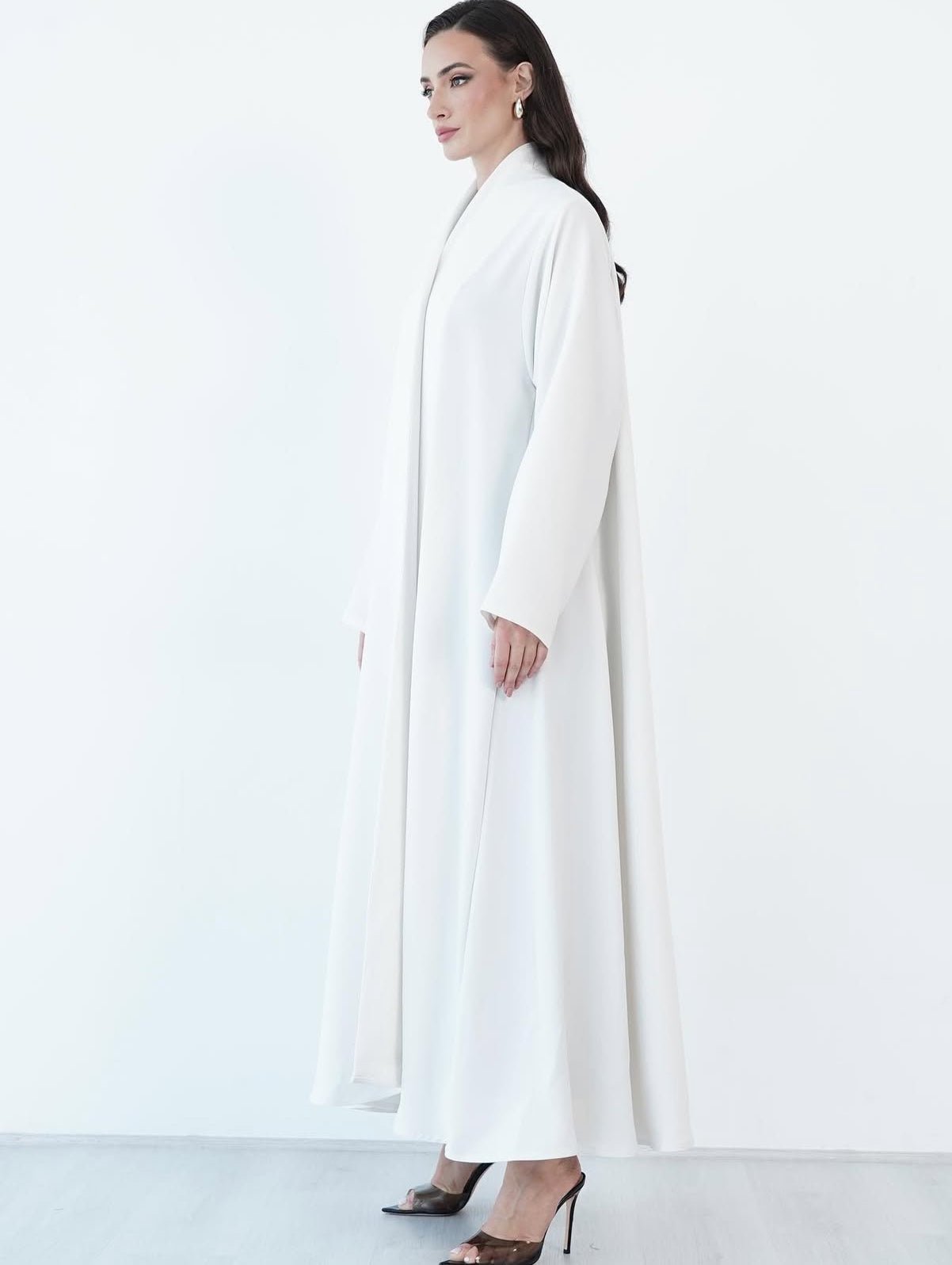 Plain white abaya - | حصه لاين